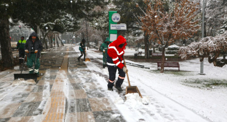 Elazığ'a Mevsimin İlk Karı Yağdı