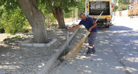 Elazığ Belediyesi, Abdullahpaşa Mahallesi'nde Kapsamlı Temizlik Çalışması Yaptı
