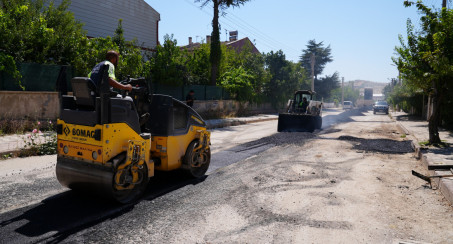 ELAZIĞ BELEDİYESİ, ALTYAPISINI YENİLEDİĞİ BÖLGELERDE ASFALT BAKIM VE ONARIM ÇALIŞMASI YAPIYOR
