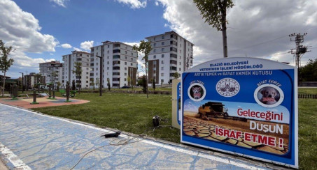 Elazığ Belediyesi Artık Yemekleri Sahipsiz Hayvanlara Ulaştırıyor