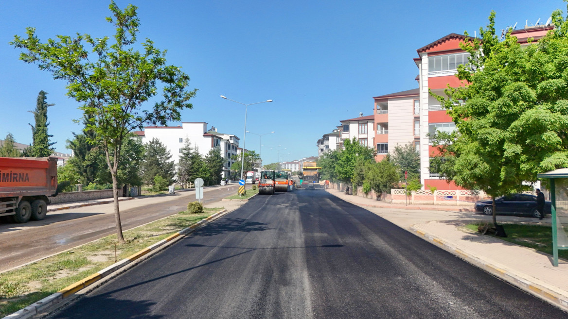 Elazığ Belediyesi Asfalt Yenileme Çalışmalarını Sürdürüyor