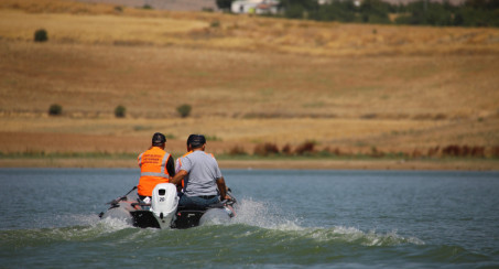 ELAZIĞ BELEDİYESİ, CİP BARAJ GÖLÜ'NDE BİYOLOJİK LARVASİT ÇALIŞMASI YAPTI