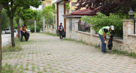 ELAZIĞ BELEDİYESİ, CUMHURİYET MAHALLESİ'NDE KAPSAMLI TEMİZLİK GERÇEKLEŞTİRİLDİ