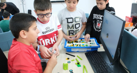 Elazığ Belediyesi Dijital Gençlik Merkezi'nde Eğitimler Başladı