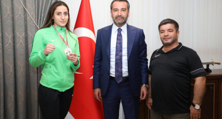 Elazığ Belediyesi EBUAŞ Spor Kulübü Sporcusu Türkiye Şampiyonu Boksörümüz Gizem Özer, Milli Takım Kampında