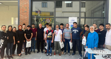 Elazığ Belediyesi Engelsiz Yaşam Merkezi'nde Düzenlenen Satranç Turnuvasında Heyecan Dolu Anlar Yaşandı