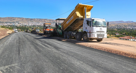 Elazığ Belediyesi Fen İşleri Ekiplerinden Yoğun Mesai