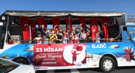 Elazığ Belediyesi Gençlik Meclisi'nden Miniklere Özel 23 Nisan Kutlaması