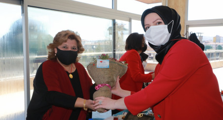 Elazığ Belediyesi Kadın Meclisi, 14 Mart Tıp Bayramı'nda Sağlık Çalışanlarını Ağırladı