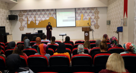 Elazığ Belediyesi Kadın Personellerine Seminer Verdi