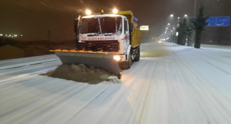 Elazığ Belediyesi Karla Mücadele Ekipleri 24 Saat Görev Başında