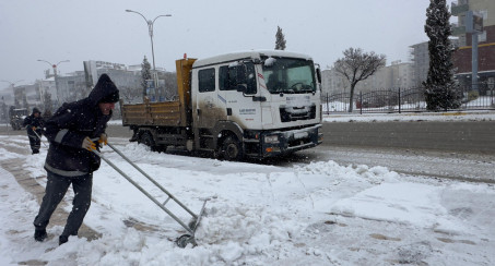 Elazığ Belediyesi, Karla Mücadele Çalışmalarını Aralıksız Sürdürüyor