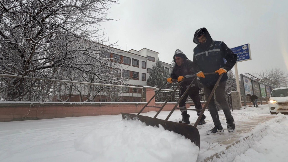 Elazığ Belediyesi Karla Mücadele Ekipleri Sahada
