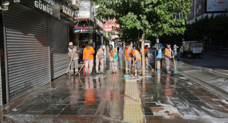 Elazığ Belediyesi Kent Genelinde Temizlik Çalışmalarını Sürdürüyor