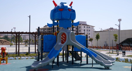 Elazığ Belediyesi, Kent Genelindeki Parkları Yeniliyor