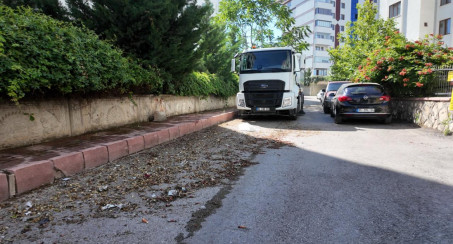 Elazığ Belediyesi, Kent Genelindeki Temizlik Çalışmalarını Sürdürüyor