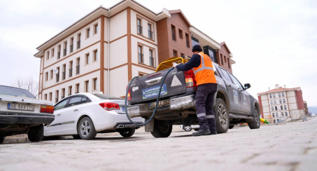 Elazığ Belediyesi, Kış Aylarında Da İlaçlama Çalışmalarını Aksatmadan Sürdürüyor