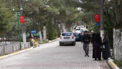 Elazığ Belediyesi, Mezarlıklarda Ücretsiz Yasin-i Şerif Dağıttı ve İkramlarda Bulundu