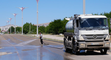 Elazığ Belediyesi'nden Aksaray ve Hicret Mahallelerinde Kapsamlı Temizlik