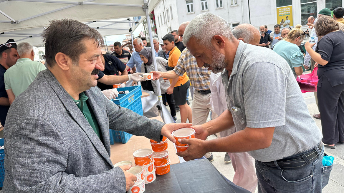 Elazığ Belediyesi'nden Aşure İkramı
