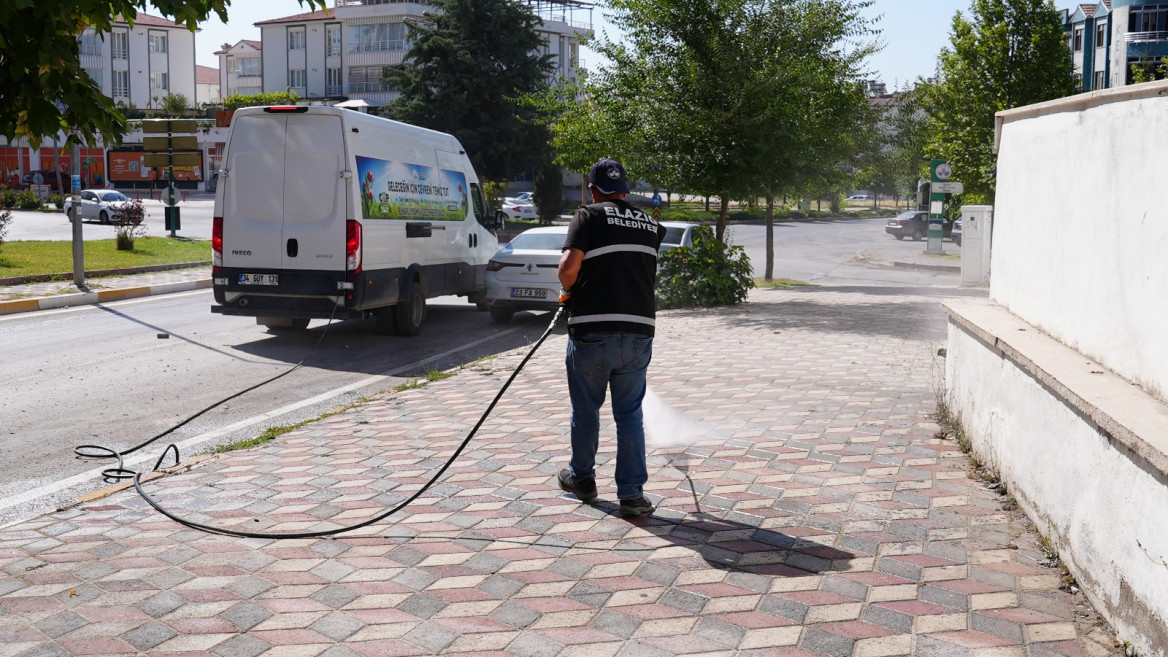 Elazığ Belediyesi'nden Ataşehir Mahallesi'nde Kapsamlı Temizlik Çalışması