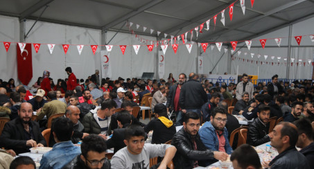 ELAZIĞ BELEDİYESİ'NDEN BİN KİŞİLİK İFTAR SOFRASI