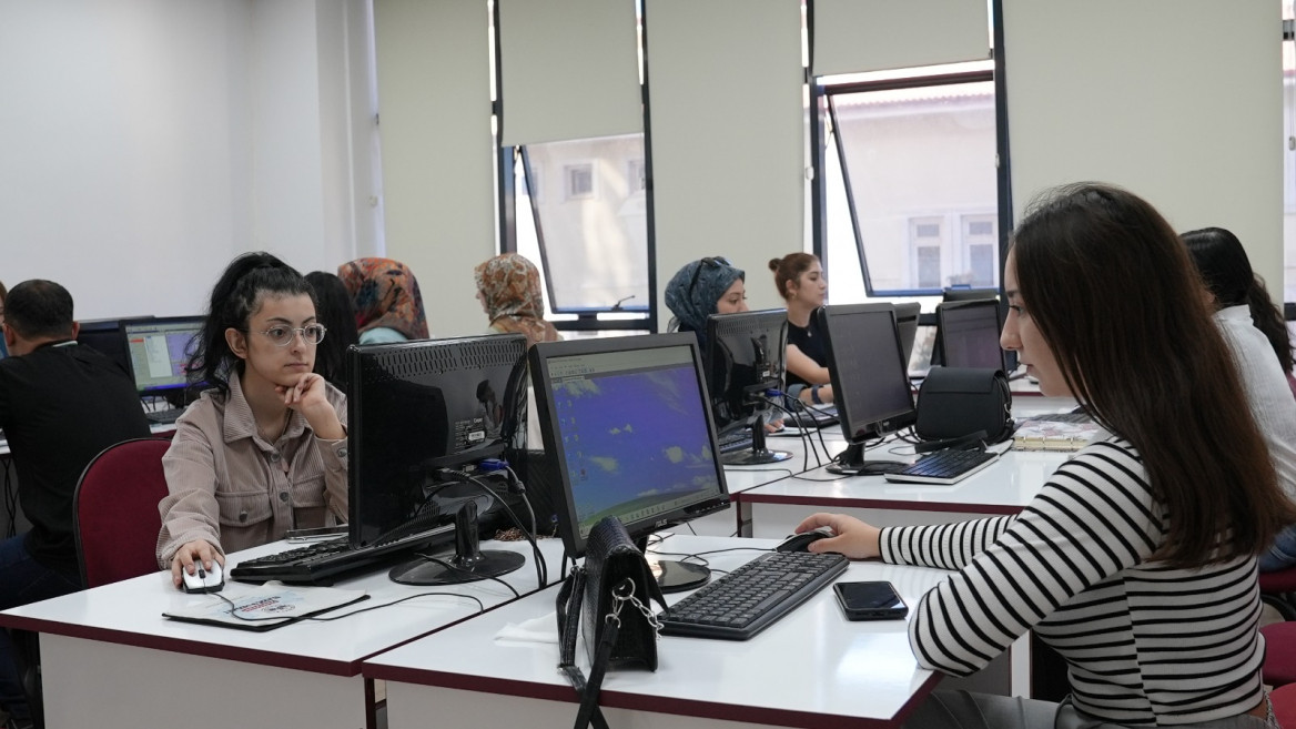 Elazığ Belediyesi'nden Gençlerin Mesleki Gelişimlerine Destek Sürüyor