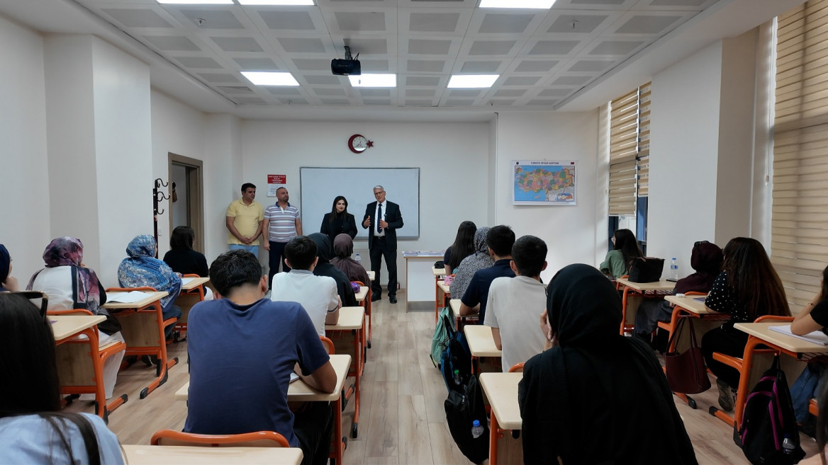 Elazığ Belediyesi'nden Gençlere Güçlü Eğitim Desteği