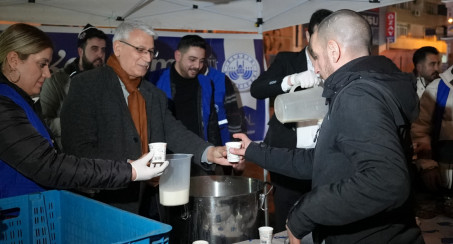 Elazığ Belediyesi'nden Kandil Simidi ve Süt İkramı