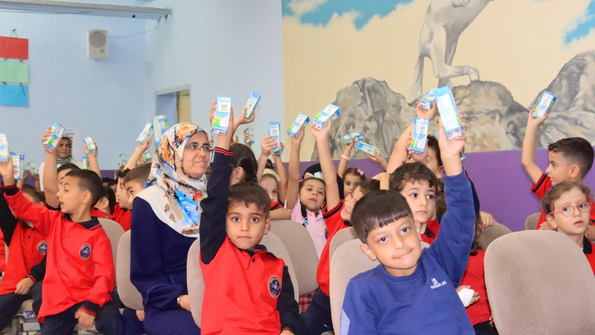 Elazığ Belediyesi'nden Öğrencilere Süt Desteği