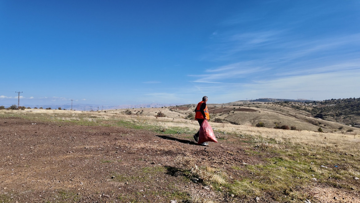 Elazığ Belediyesi'nden Sokak Hayvanlarına Ve Yaban Hayatına Kış Desteği