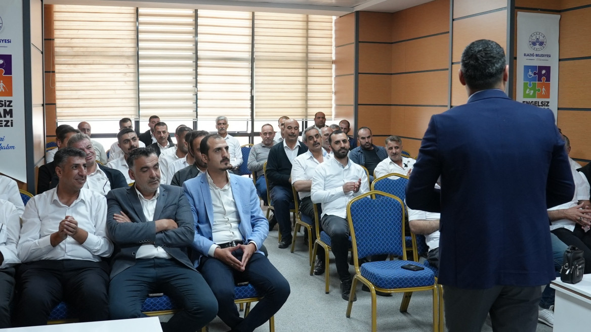 Elazığ Belediyesi'nden Toplu Taşıma Şoförlerine İletişim ve Duygusal Farkındalık Semineri
