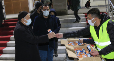 Elazığ Belediyesi'nden Vatandaşlara Kandil İkramı