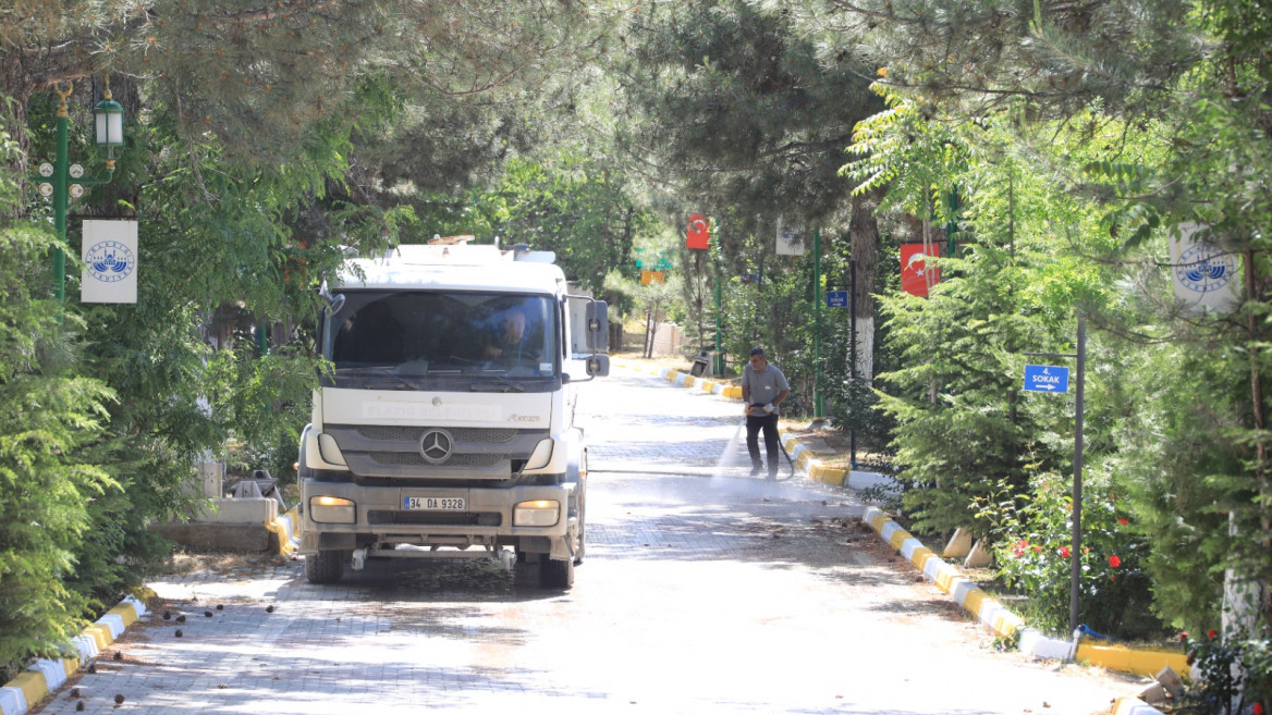 Elazığ Belediyesi'nden Yoğun Bayram Mesaisi