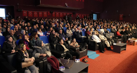 Elazığ Belediyesi'nin Düzenlediği Müzikal Tiyatro, Beğeni Topladı