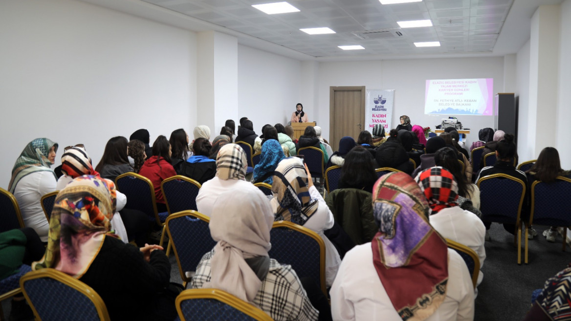 Elazığ Belediyesi'nin Gençlere Rehber Olduğu Kariyer Günleri Başladı