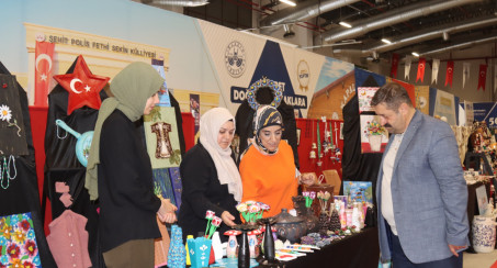 Elazığ Belediyesi'nin Kursiyerlerinden Yıl Sonu Sergisi