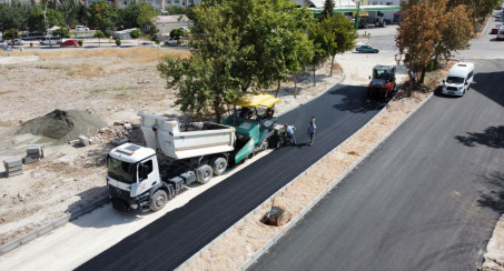 ELAZIĞ BELEDİYESİ'NİN ŞEHİT FEYZİ GÜRSU CADDESİ'NDEKİ YOL YENİLEME VE GENİŞLETME ÇALIŞMALARI SÜRÜYOR