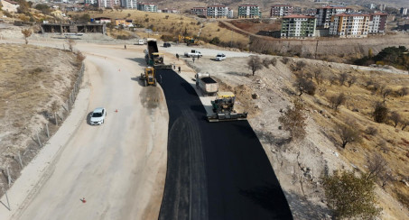 Elazığ Belediyesi'nin Yürüttüğü Yol Yenileme Çalışmaları Devam Ediyor