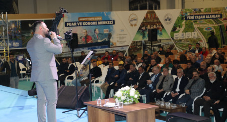 ELAZIĞ BELEDİYESİ RAMAZAN ETKİNLİKLERİNDE ÖMER AHMET TURHAN SAHNE ALDI