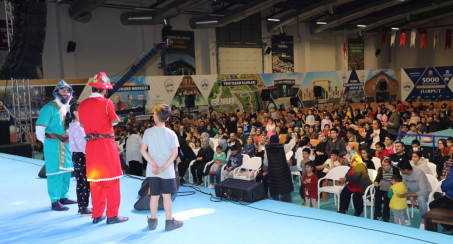 ELAZIĞ BELEDİYESİ RAMAZAN ETKİNLİKLERİNDE HACİVAT KARAGÖZ ORTA OYUNU SAHNE ALDI