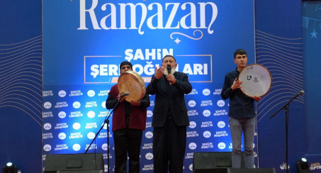 Elazığ Belediyesi Ramazan Etkinliklerinde Tasavvuf Müziği Sanatçısı Turgut Kırgıl Sahne Aldı