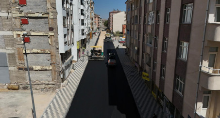 Elazığ Belediyesi, Rızaiye Mahallesi'nde Yol Yenileme Çalışması Yapıyor