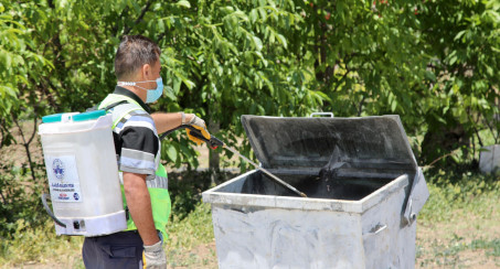 Elazığ Belediyesi, Şehir Genelinde Hijyen ve İlaçlama Çalışmalarını Sürdürüyor