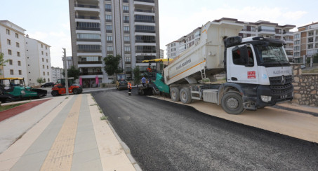 Elazığ Belediyesi Şehir Genelinde Yol Çalışmalarını Sürdürüyor