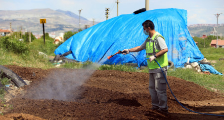 Elazığ Belediyesi Şehir Genelinde Sürdürdüğü İlaçlama Çalışmalarını Artırdı
