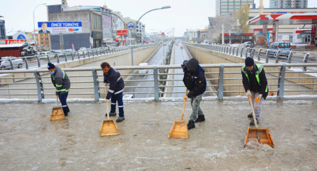 Elazığ Belediyesi, Şehrin Dört Bir Yanında Karla Mücadele Ediyor