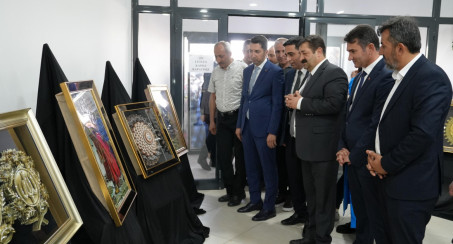 ELAZIĞ BELEDİYESİ SOSYALHANE'DE ÜRETİLEN ÜRÜNLERİN YER ALDIĞI SERGİ TÖRENLE AÇILDI