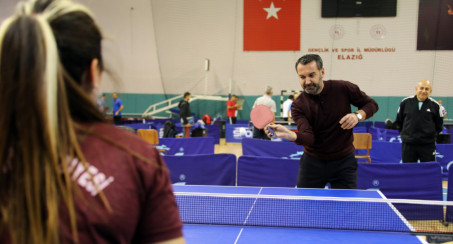 Elazığ Belediyesi Tarafından Düzenlenen Kurum ve Kuruluşlar Arası Masa Tenisi Turnuvası Sona Eriyor