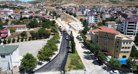 Elazığ Belediyesi Tarafından Yıldızbağları Mahallesi Yolunda Asfalt Yenileme Çalışması Yapılıyor